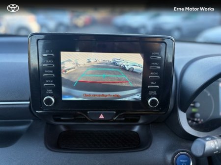 2024 Toyota Yaris YARIS 1.5 HYBRID LUNA €25,450 thumbnail