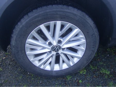 2023 Volkswagen T-Roc LIFE 2.0 TDI MANUAL 6SPEED FWD 1 116HP 5 €29,250 thumbnail