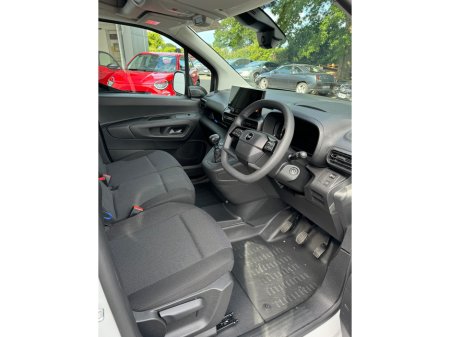 2026 Opel Combo Komfort | 1.5 | L1H1 | 100PS €23,085