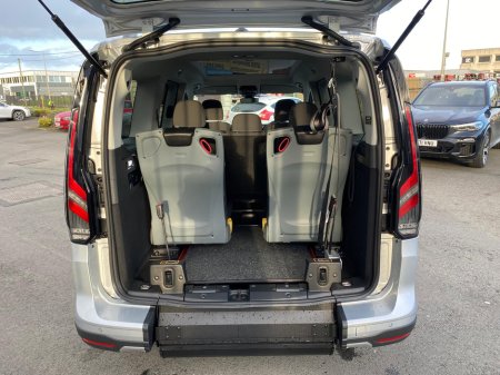 2026 Ford Grand Tourneo Connect Freedom Active €67,000 thumbnail