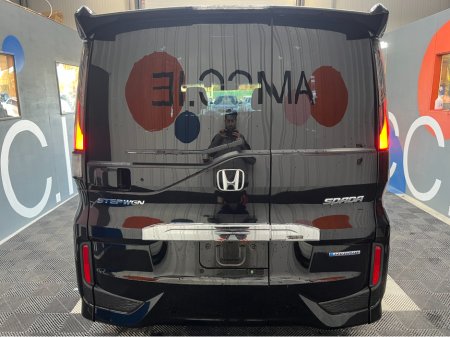 2019 Honda Stepwagon 2019 HONDA STEPWAGON HYBRID SENSING 2.0 / REVERSE CAMERA / CRUISE CONTROL / HEATED SEATS / AUTOMATIC DOORS