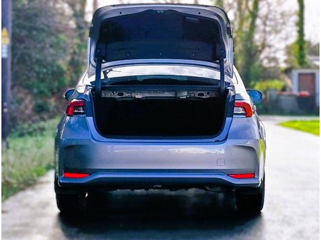 2022 Toyota Corolla HYBRID LUNA SPORT 4DR €26,000 thumbnail