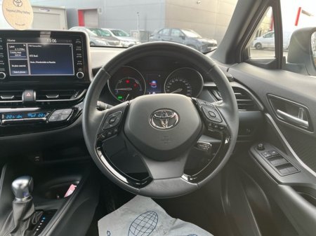 2023 Toyota C-HR HYBRID LUNA 4DR AUTO €28,950 thumbnail