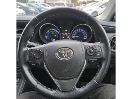 2017 Toyota Auris Hybrid €15,950 thumbnail