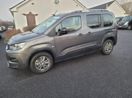 2024 Peugeot Rifter Wheelchair Accessible Taxi €56,500