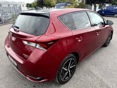 2018 Toyota Auris HEV Luna Sport *HUGE SAVINGS* €15,850 thumbnail
