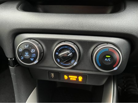 2022 Toyota Yaris LUNA 1.0 PETROL MANUAL //REVERSE CAMERA// €15,950 thumbnail