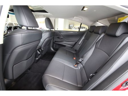 2020 Lexus ES 300 H 2.5 ES CVT 215BHP €30,899 thumbnail