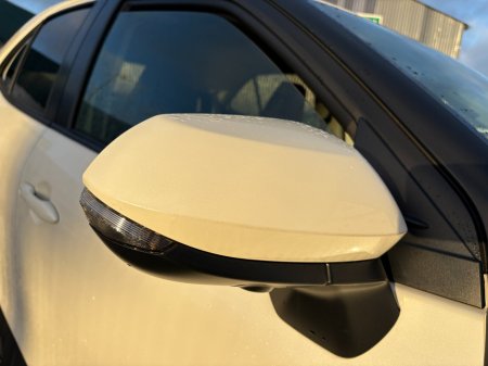 2022 Toyota Yaris Cross  €26,950 thumbnail