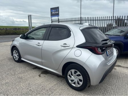 2020 Toyota Yaris 1.5 Self Charging Hybrid €16,500