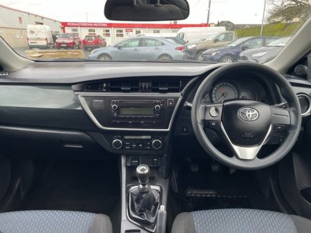 2015 Toyota Auris 1.33 5DR TERRA 4DR €12,888 thumbnail