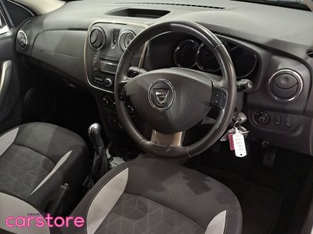 2015 Dacia Sandero Stepway TCe 90 S&S SIGNATURE €10,380 thumbnail