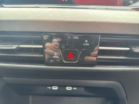 2023 Volkswagen Golf 2.0 TDI 115HP Life €24,975 thumbnail