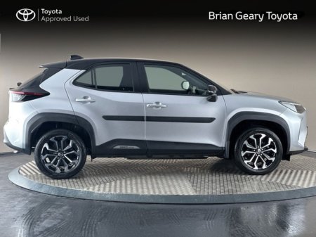 2023 Toyota Yaris Cross  €28,450 thumbnail