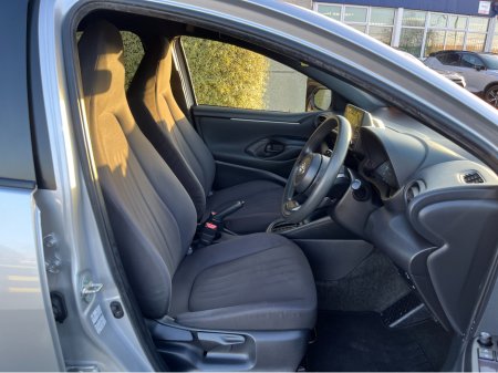 2021 Toyota Yaris X HYBRID AUTOMATIC 1.5 PETROL //KEYLESS ENTRY//REVERSE CAMERA//ADAPTIVE CRUISE CONTROL// €16,950 thumbnail