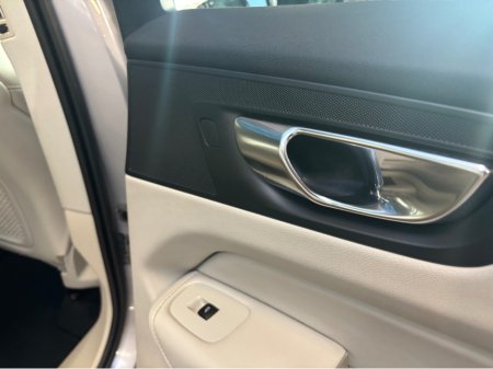 2023 Volvo XC60 T6 PHEV PLUS DARK AWD 5DR AUTO €39,750 thumbnail