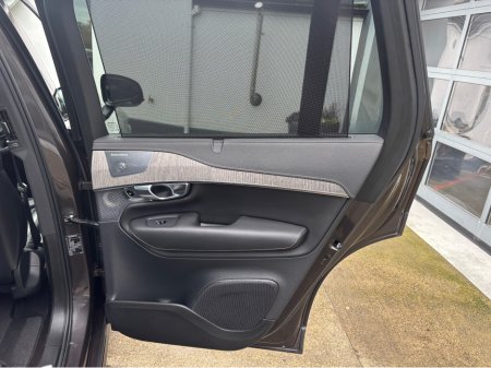 2023 Volvo XC90 RECHARGE T8 ULTIMATE DARK AWD €67,900 thumbnail