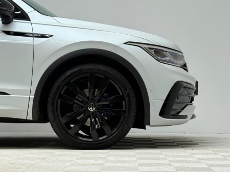 2022 Volkswagen Tiguan R-LINE 2.0 TDI 150HP €39,990 thumbnail