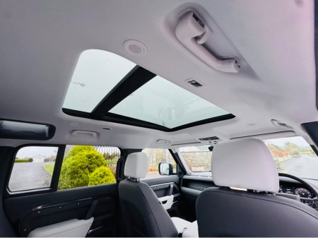 2025 Land Rover Defender P300e X-DYNAMIC SE URBAN SPEC PHEV AUTO €109,950 thumbnail