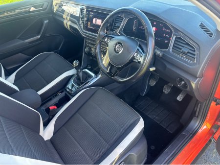 2019 Volkswagen T-Roc SPORT 2.0 TDI with pan roof €20,995 thumbnail