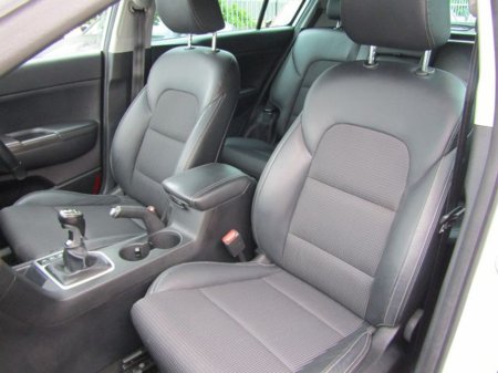 2017 Kia Sportage EX 5DR. LOW KLMS. €15,950 thumbnail