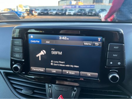 2019 Hyundai i30 SE NAV T-GDI 1.0 PETROL //SAT NAV//REVERSE CAMERA//WIRELESS PHONE CHARGER//CARPLAY// €14,950 thumbnail