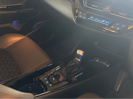 2023 Toyota C-HR HYBRID SOL 4DR AUTO €25,499 thumbnail