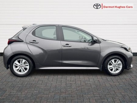 2023 Toyota Yaris 1.5 HYBRID LUNA 4DR AUTO €22,950
