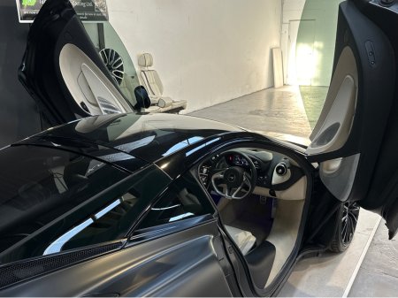 2020 McLaren GT 4.0 V8 TWIN TURBO GT €159,950 thumbnail