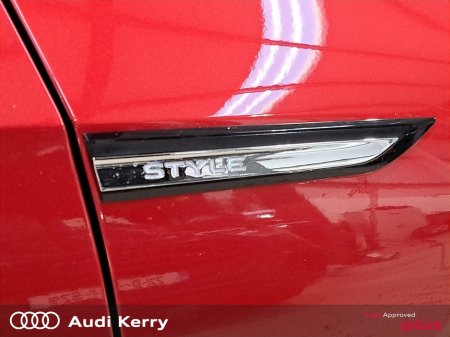 2023 Volkswagen Golf STYLE 1.5 TSI MHEV 130HP AUTOMATIC €31,900 thumbnail