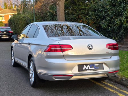 2015 Volkswagen Passat 1.6 TDI 120HP Highline €13,999 thumbnail