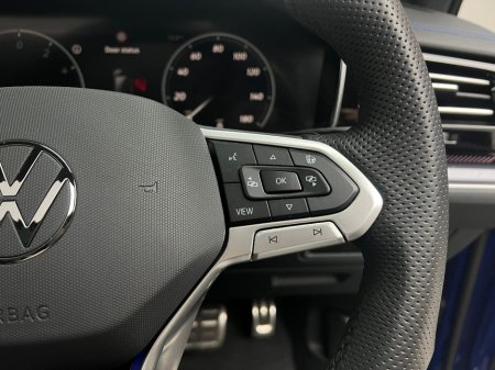 2025 Volkswagen Touareg R V6 3.0 TSI PHEV 462HP €89,990 thumbnail