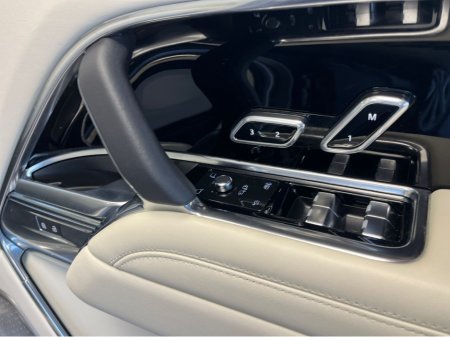 2025 Land Rover Range Rover P550 PHEV AUTOBIOGRAPHY €159,000 thumbnail