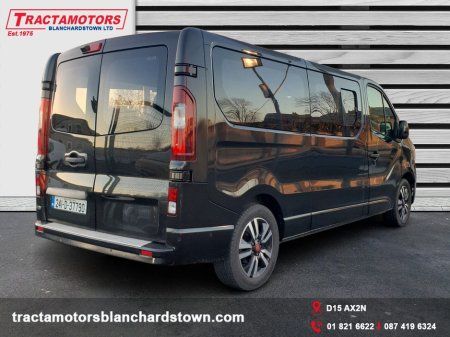 2024 Renault Trafic Passenger 9 SEAT AUTO 170HP RED EDITION €54,999 thumbnail