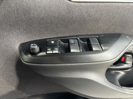 2023 Toyota Yaris Cross LUNA HYBRID AUTO €28,500 thumbnail