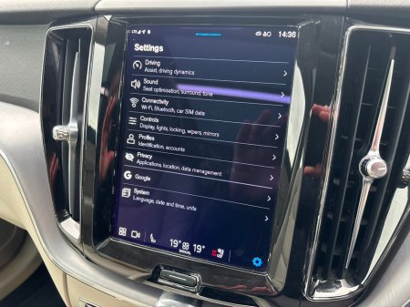 2022 Volvo XC60 B4 AWD MOMENTUM WITH EXTRAS €39,995 thumbnail