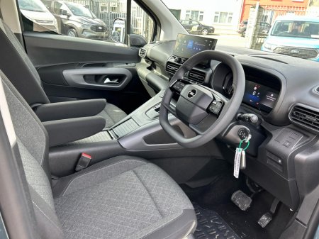 2026 Opel Combo Life Auto Wheelchair Accessible. 130bhp €35,700 thumbnail