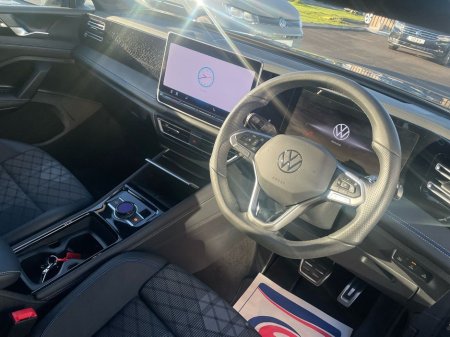 2025 Volkswagen Tiguan R-LINE 75 2.0TDI DSG 150HP €54,975 thumbnail