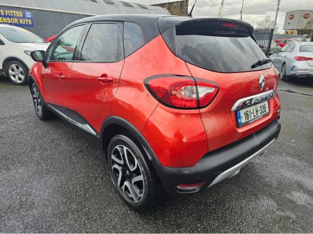 2016 Renault Captur SIGNATURE 1.5 DCI ** IRISH CAR ** FULL LEATHER INTERIOR ** REVERSE CAMERA ** STUNNING EXAMPLE ** €8,995 thumbnail