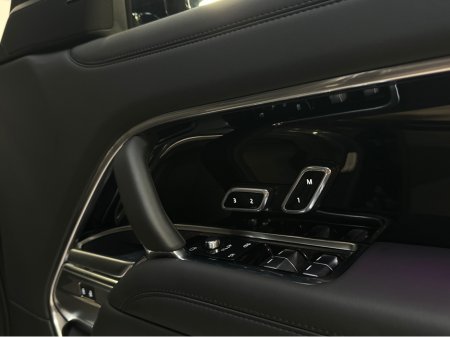 2025 Land Rover Range Rover P460 E-HYBRID HIGH SPEC NEW €149,950 thumbnail