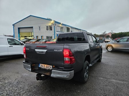 2025 Toyota Hilux 2.8 SR5 Double CAB €54,990 thumbnail