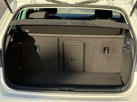 2015 Volkswagen Golf  €14,990 thumbnail