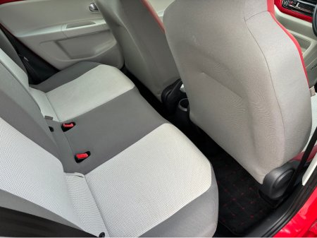 2016 Volkswagen up! DBA-AACHY 5DR €10,750 thumbnail