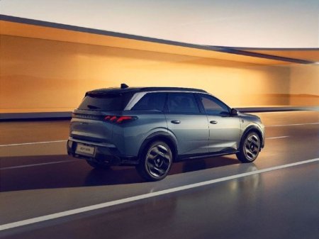 2026 Peugeot 5008 GT Exclusive Hybrid 145bhp *ORDER YOUR 261 TODAY* €57,745