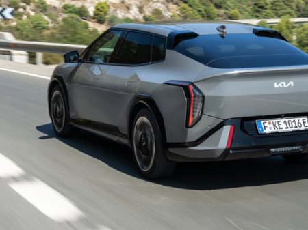 2026 Kia EV4 EV4 HATCHBACK GT-LINE, long-range battery of 81.4 kWh *0% FINANCE* *7 YEAR WARRANTY* *3 YEAR AA* *3 FREE SEVICES FOR KIA CUSTOMERS*