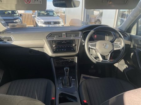 2024 Volkswagen Tiguan Allspace 2.0 TDI 150HP Life DSG €44,975 thumbnail