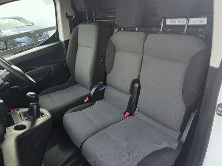 2021 Citroen Berlingo Enterprise 650 Van 1.5 Diesel with 3 seats in front and side loading door. thumbnail