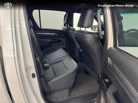 2024 Toyota Hilux HILUX 2.8 INVINCIBLE AUTO €44,000 thumbnail