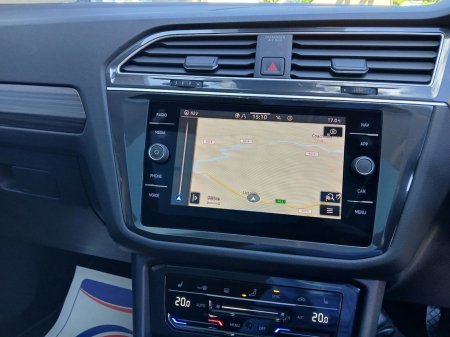 2024 Volkswagen Tiguan Allspace ELEGANCE 2.0TDI DSG 150HP €52,950 thumbnail