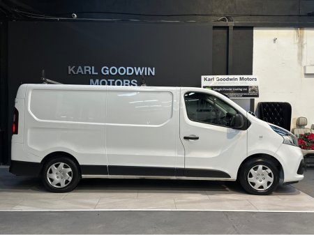 2015 Renault Trafic Passenger TRAFFIC VAN DCi €7,950 thumbnail